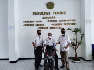 sepedah motor listrik hibah alumni sebagai kerjasama untuk penelitian motor hybrid
